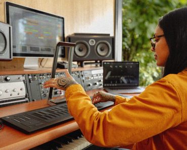 The Roli Airwave Is Both an AI Piano Teacher and a Digital Theremin